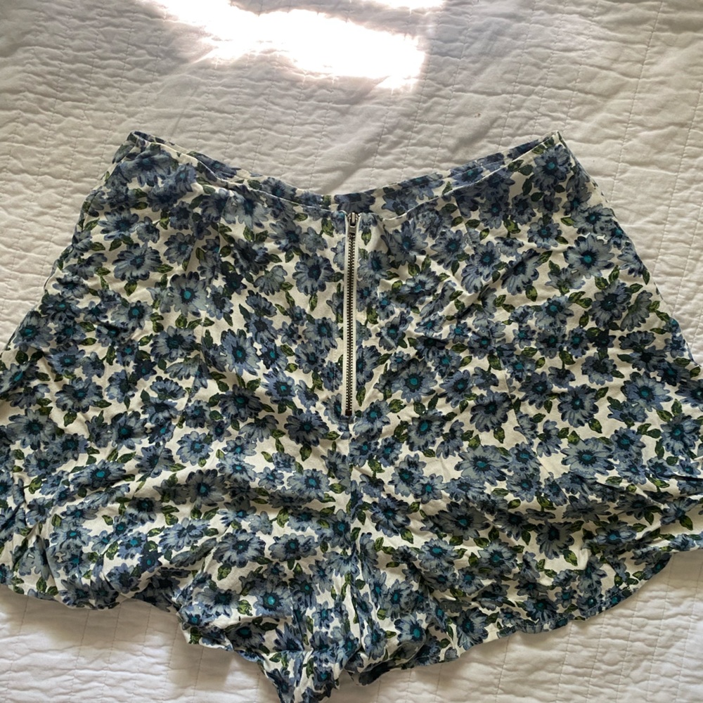 Blue floral flowy shorts